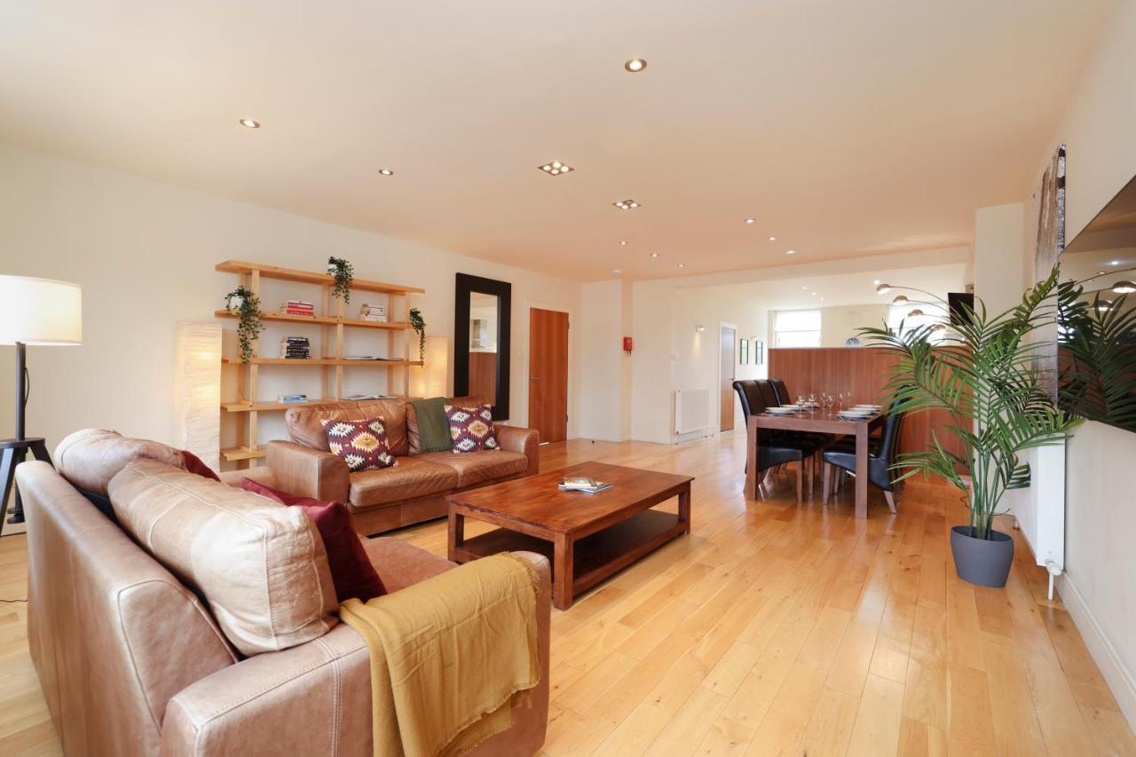 Joivy Spacious 2 Bed,2 Bath Flat, Free Parking And Rooftop Terrace Edimburgo Exterior foto